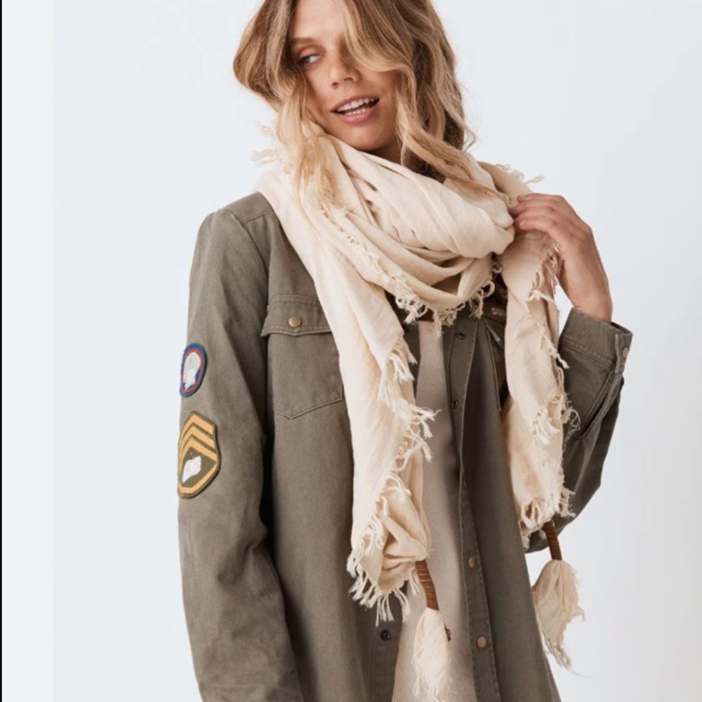 🔥NWT🔥 Spell & the Gypsy Hanalei Travel Scarf Sz OS 🤍RARE🤍 - Picture 2 of 10